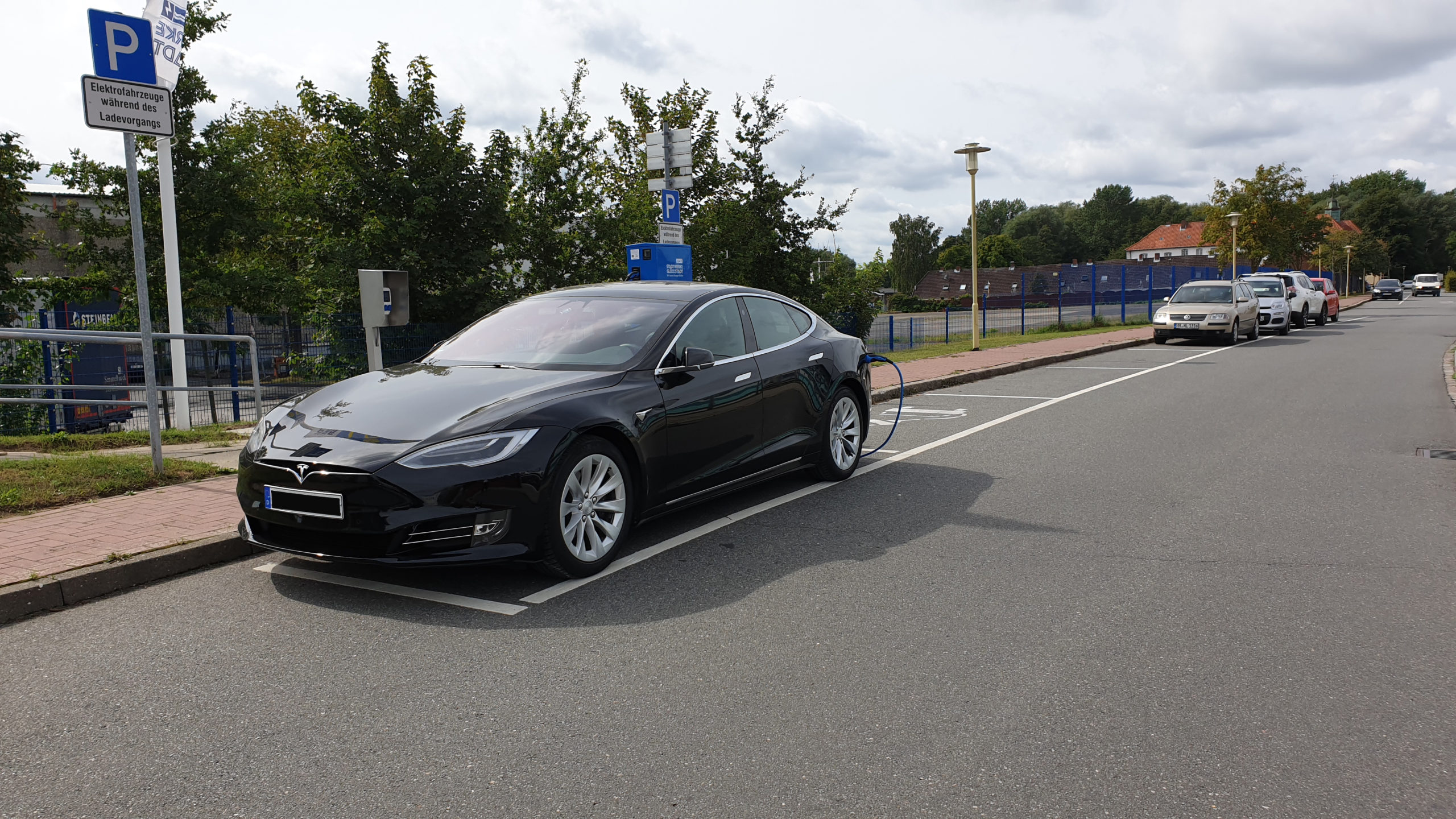 Charging the Tesla Model S in Glückstadt